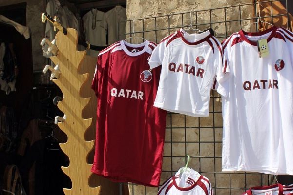 BAE'de Katar forması giyen İngiliz tutuklandı