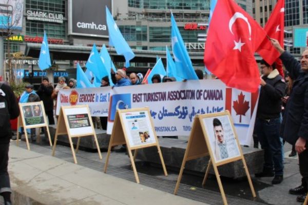 Kanada'da Uygur Türklerine destek protestosu