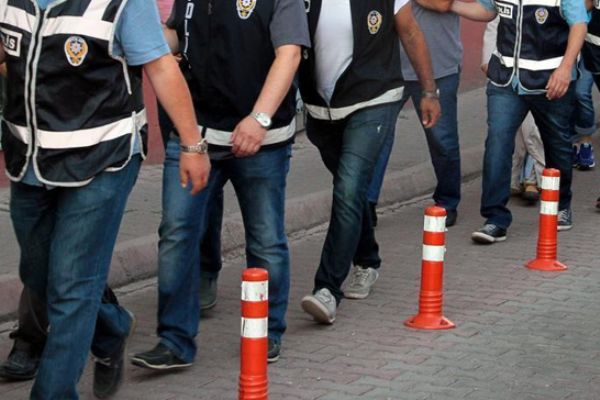 Bursa'da, FETÖ hücre evlerine operasyon