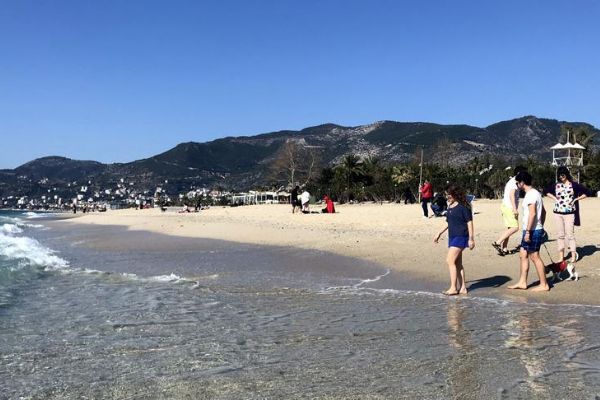 Alanya'da şubat ayında deniz keyfi