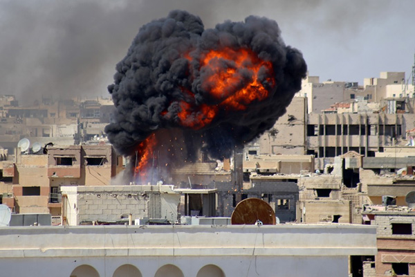 Esed rejimi İdlib'te sivilleri hedef alıyor