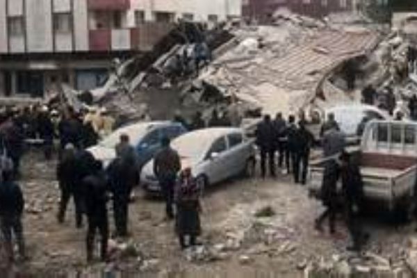 Maltepe Cevizli'de 8 katlı bina çöktü