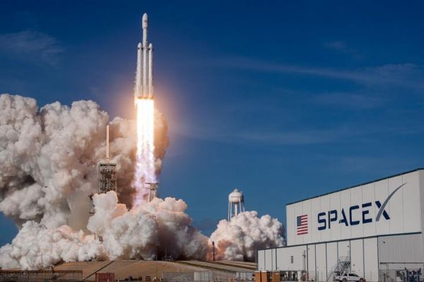 SpaceX personel taşıyıcı mekiği için test tarihini belirledi