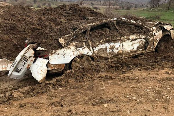 Teröristlerin İstanbul'dan çaldığı otomobil Lice'de toprağa gömülü bulundu
