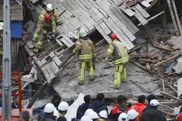 Kartal’da çöken binada ölü sayısı artıyor