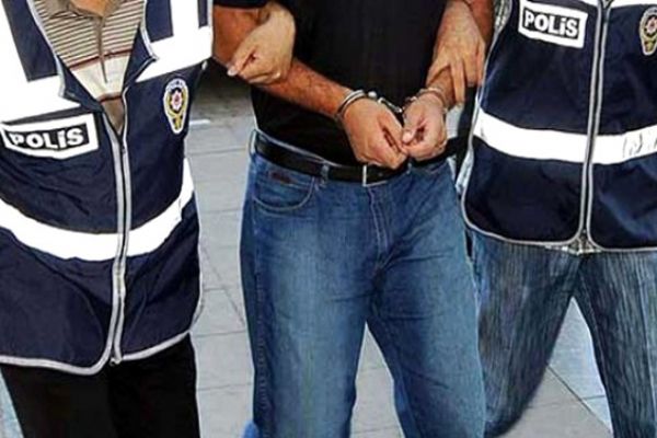 Terörist kıyafeti giyip silahla poz veren zanlı tutuklandı