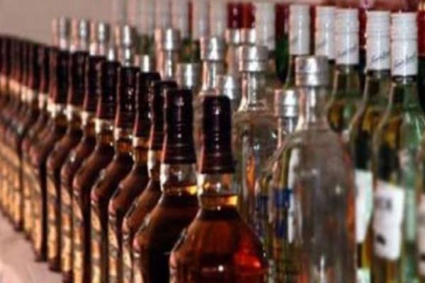 Hindistan'da sahte içkiden dolayı ölüm vakaları