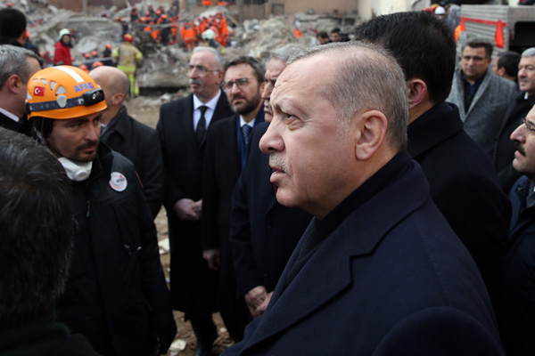 Erdoğan Kartal’daki enkaz alanında