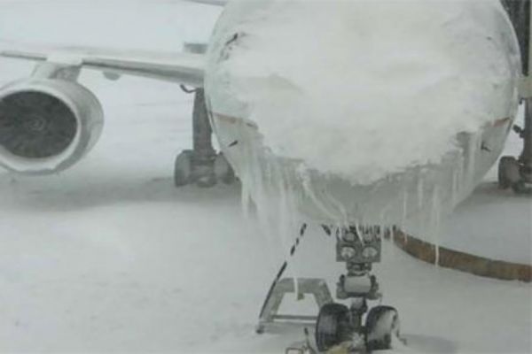 Japonya'da 100 uçuş iptal edildi