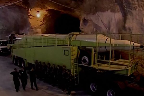 İran yer altı füze tesisini sosyal medyada paylaştı