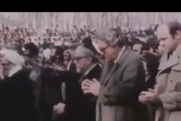 İran'da 1979 yılında, Humeyni Devrimi'nden sonra kılınan ilk Cuma namazı