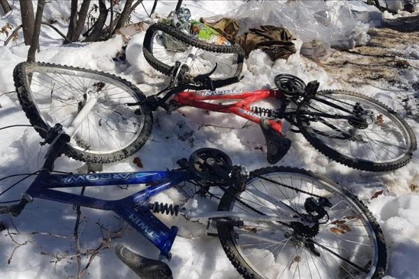 PKK sığınağında dağ bisikletleri ele geçirildi