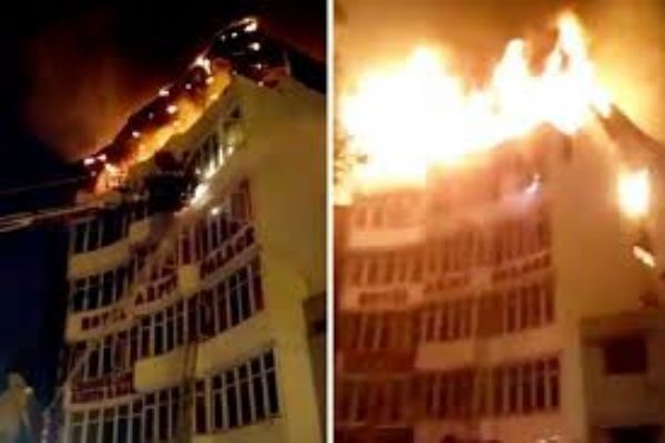 Hindistan'da otel yangını, 17 kişi hayatını kaybetti