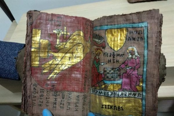 Bin yıllık kitap satılmak üzereyken ele geçirildi