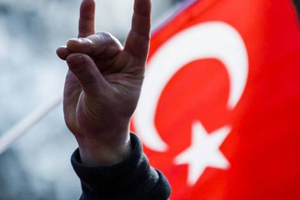 1 Mart'tan itibaren bozkurt işareti yasak!