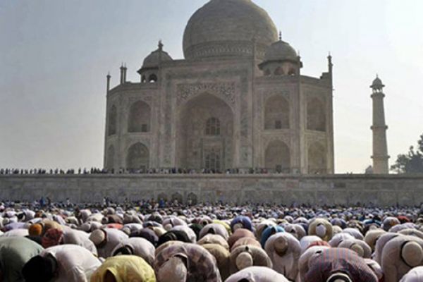 Hinduların manevi lideri Müslümanlığa geçtiğini açıkladı
