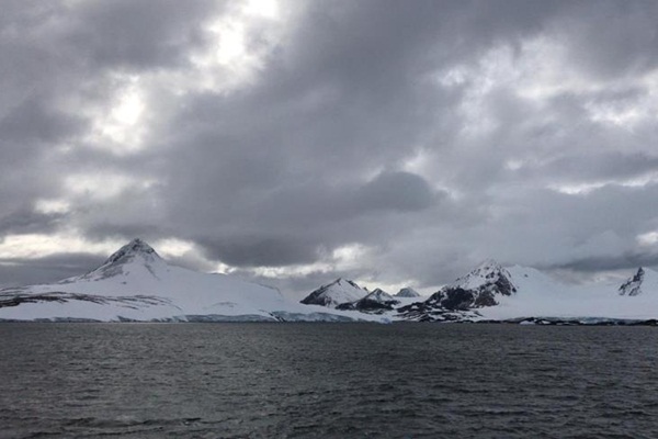 Bakan Varank, Antarktika'ya Erdoğan'ın selamını iletti