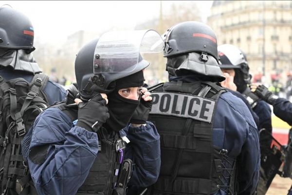 Fransa’da polisi döven boksöre hapis cezası