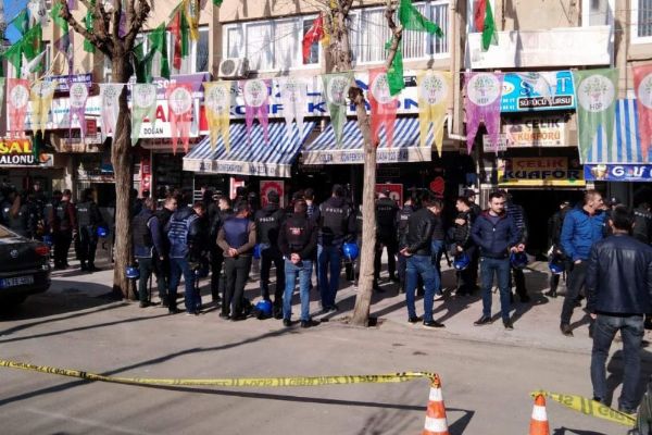 HDP'nin açlık grevi bahanesiyle düzenleyeceği yürüyüşe izin verilmedi