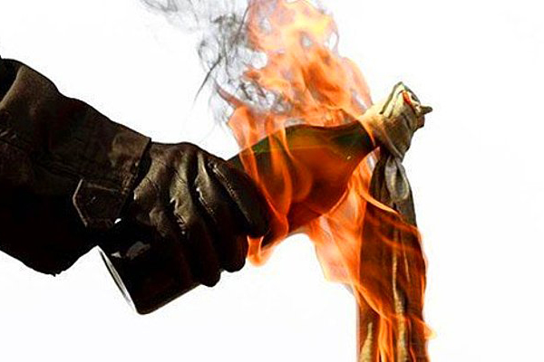 Amsterdam Başkonsolosluğuna molotoflu saldırı