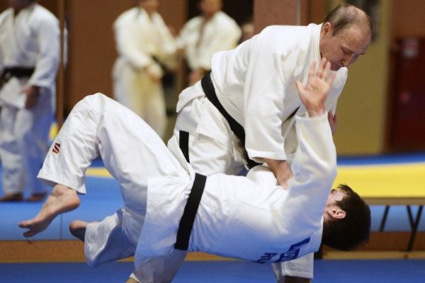 Putin Soçi görüşmesinin ardından Judo yaptı