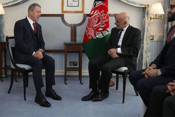 Afganistan Cumhurbaşkanı ve Bakan Akar bir araya geldiler.