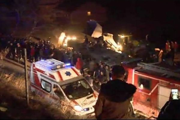 Makedonya'da yolcu otobüsü kazası, 13 ölü