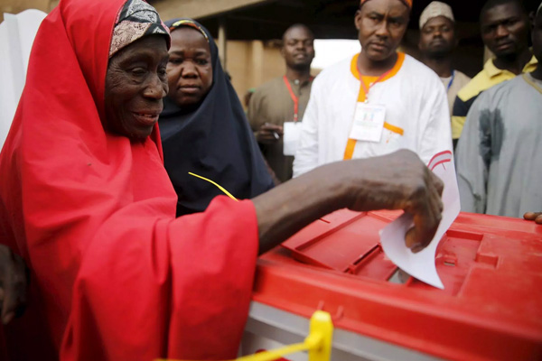 Nijerya'da devlet başkanlığı seçimi ertelendi