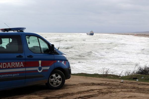 Kandıra'da kuru yük gemisi karaya oturdu