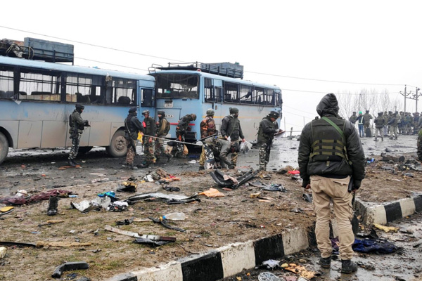 Keşmir saldırısının arkasındaki trajedi: Hint askerlerinin dövdüğü bombacı!