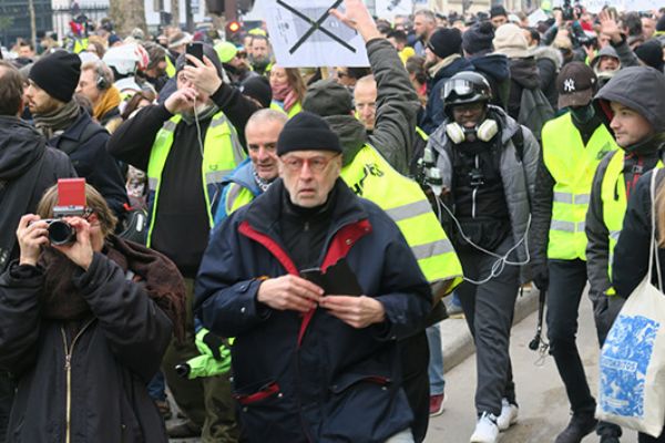 Sarı Yelekliler  14'üncü kez tekrar sokaktalar
