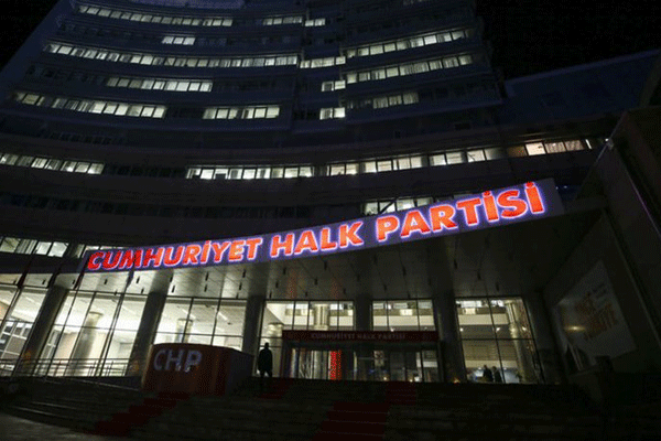 12 üyeden ‘olağanüstü’ çağrı