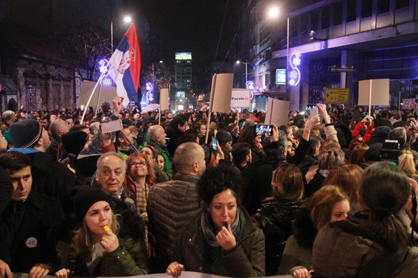 Sırbistan ve Karadağ'da hükümet karşıtı protestolar sürüyor