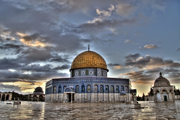 Fanatik Yahudilerden Mescid-i Aksa'ya baskın