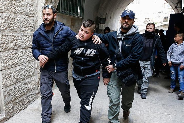 İsrail polisi, Kudüs'te Filistinli bir aileyi zorla evinden çıkardı