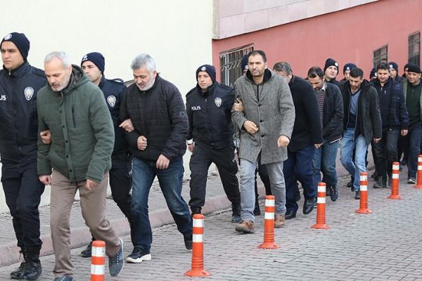 FETÖ şüphelisi 13 kişi adliyeye sevk edildi