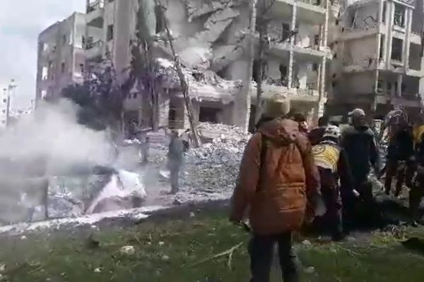 İdlib merkez'de 2 bomba peş peşe patladı, 15 kişi hayatını kaybetti 30 kişi yaralandı