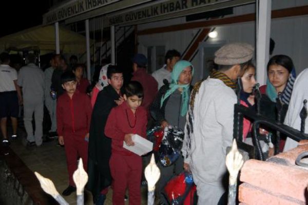 Çanakkale'de bir lastik botta 59 mülteci