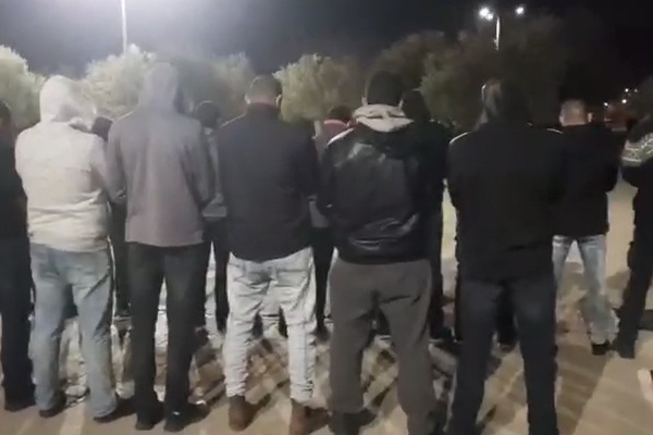 Kapıları açılan Mescid-i Aksa'da Filistinliler nöbette