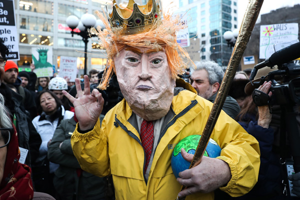 Amerikalılar sokağa çıktı: Beyaz Ev önünde Trump protestosu