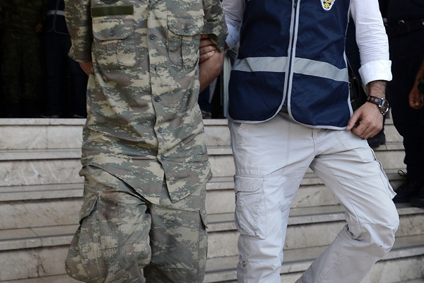 FETÖ soruşturması: 53 muvazzaf asker hakkında gözaltı kararı