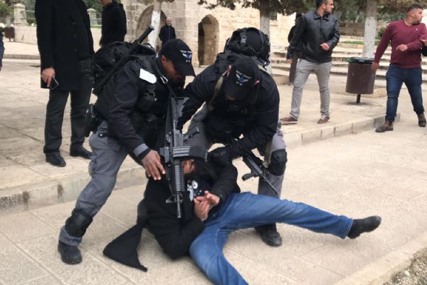 İsrail Mescid-i Aksanın tüm kapılarını kapatma kararı aldı