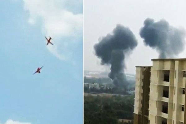 Hindistan'da 2 savaş uçağı havada çarpıştı