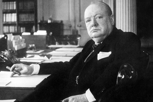 Britanya Winston Churchill'i tekrar tartışıyor: Kahraman mı, zalim mi?