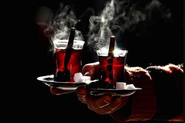 Sıcak çay içenlerde yemek borusu kanseri riski var