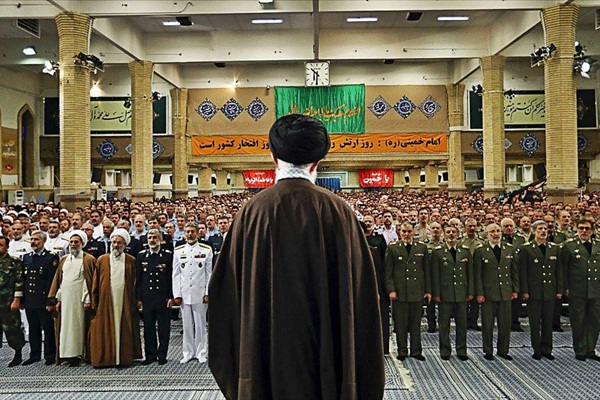 Ali Hamaney'i kim sansürledi?