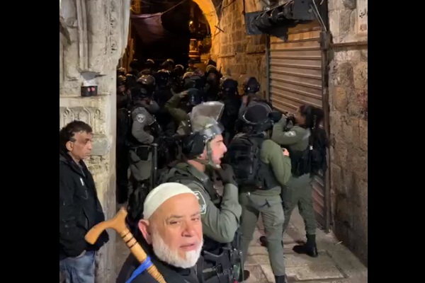 İsrail'den Mescid-i Aksa'ya baskın