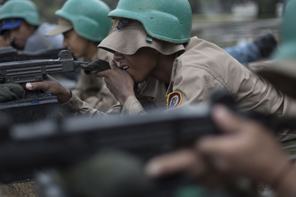 Venezuela’dan kritik hamle: Askerler sınıra konuşlandırılıyor