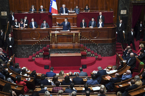 Fransa meclisinde protesto: Fransa, Yemen'de öldürüyor