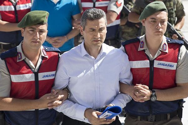 Darbeci 'sivil imam'ın eşine FETÖ davası